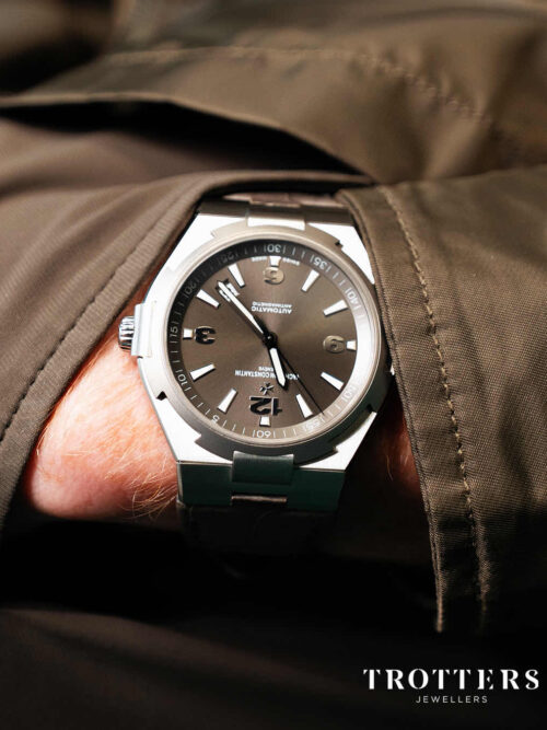 VACHERON CONSTANTIN OVERSEAS  2016