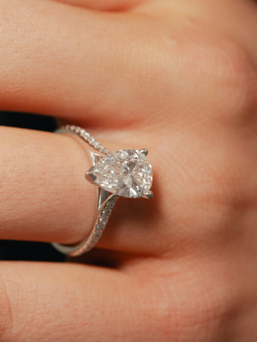 Trotters Platinum Pear Shape Natural Diamond Ring With Diamond Set Shoulders 2.20ct E VS1 Gia