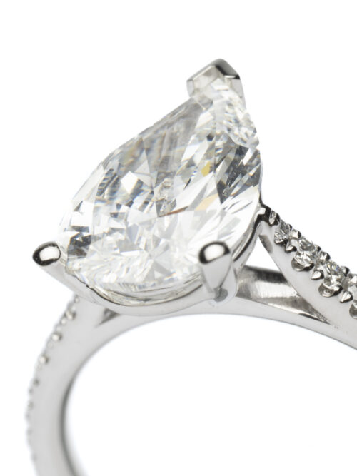 Trotters Platinum Pear Shape Natural Diamond Ring With Diamond Set Shoulders 2.20ct E VS1 Gia
