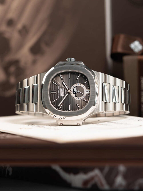 PATEK PHILIPPE  Nautilus 2014